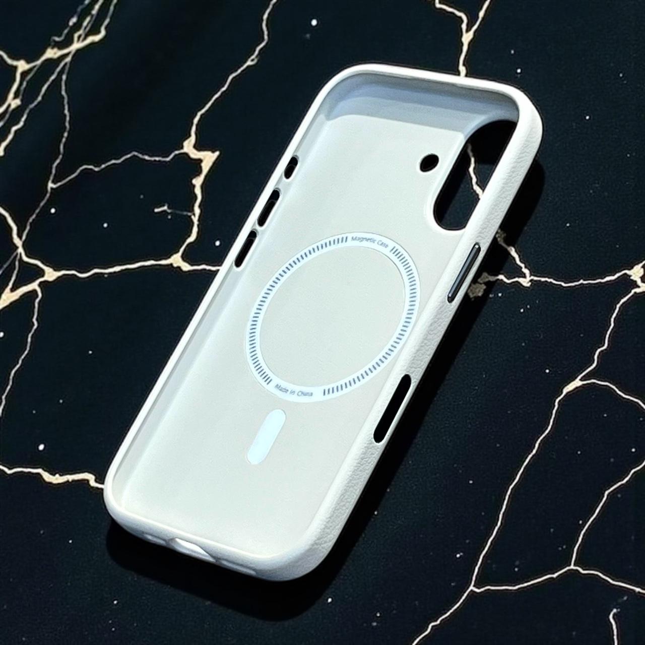 Elegant White Leather MagSafe iPhone 17 Case – Minimal & Protective