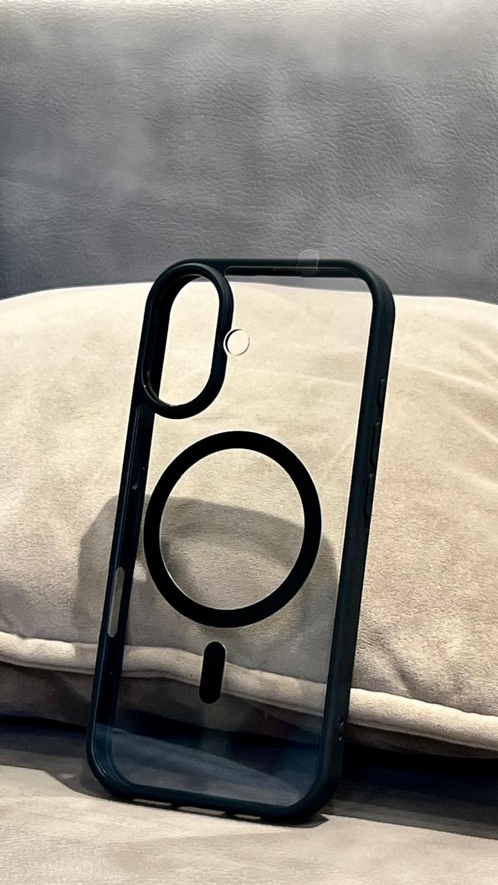 Black Edge Transparent MagSafe iPhone 17 Case – Strong Magnetic Grip