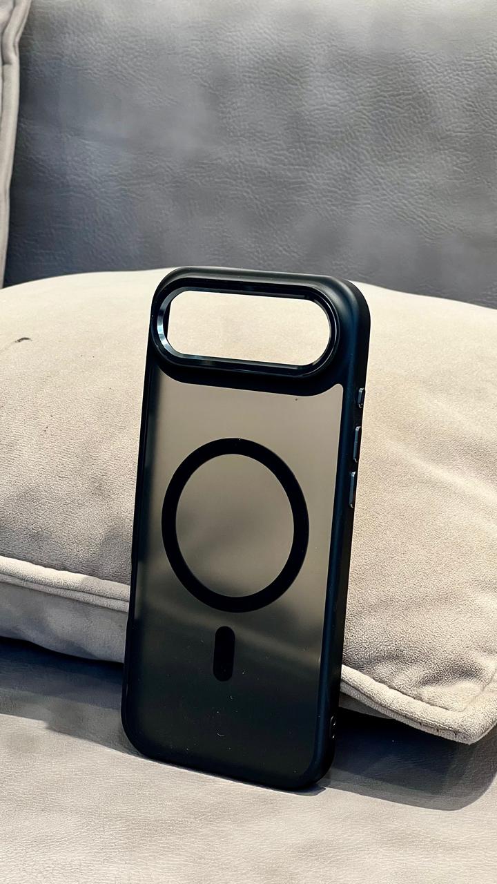 Black MagSafe Compatible Transparent iPhone 17 AIR Case