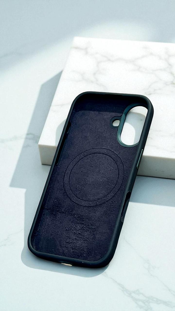 iPhone 17 Silicone Case with MagSafe – Soft Touch Finish + Full Camera Protection